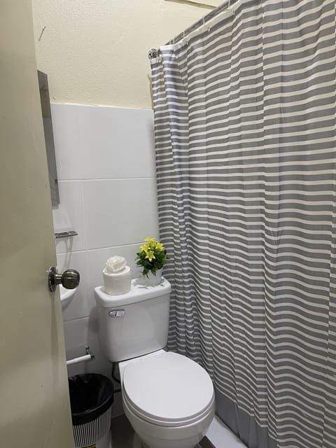 Family Double Room | Bathroom | Combined shower/tub, rainfall showerhead, towels