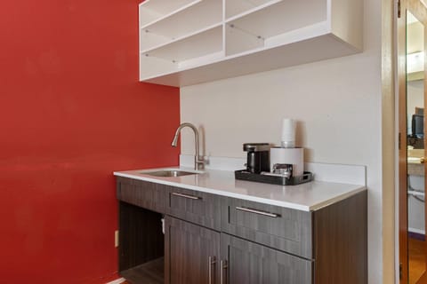 Room, 1 King Bed, Accessible, Non Smoking | Premium bedding, in-room safe, desk, iron/ironing board