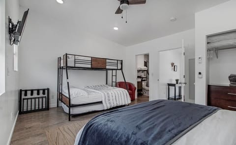 Family Townhouse | Extra beds