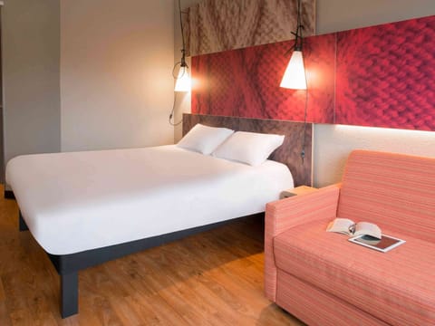 Standard Room, 1 Double Bed with Sofa bed | Premium bedding, in-room safe, desk, blackout drapes