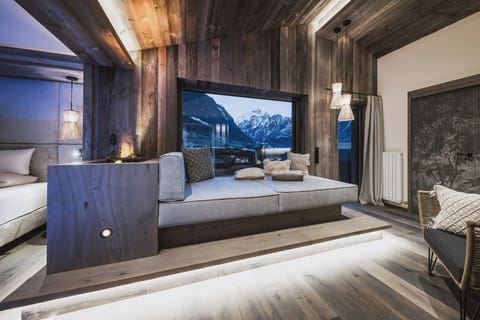 Panoramic Suite | Premium bedding, minibar, individually decorated, individually furnished