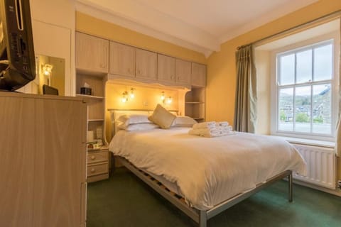 Small Double Room | Desk, free WiFi, bed sheets