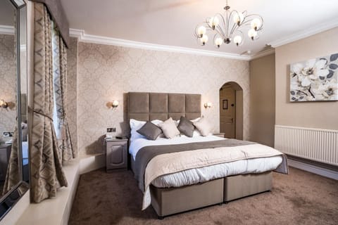 Deluxe Suite | Iron/ironing board, free WiFi, bed sheets