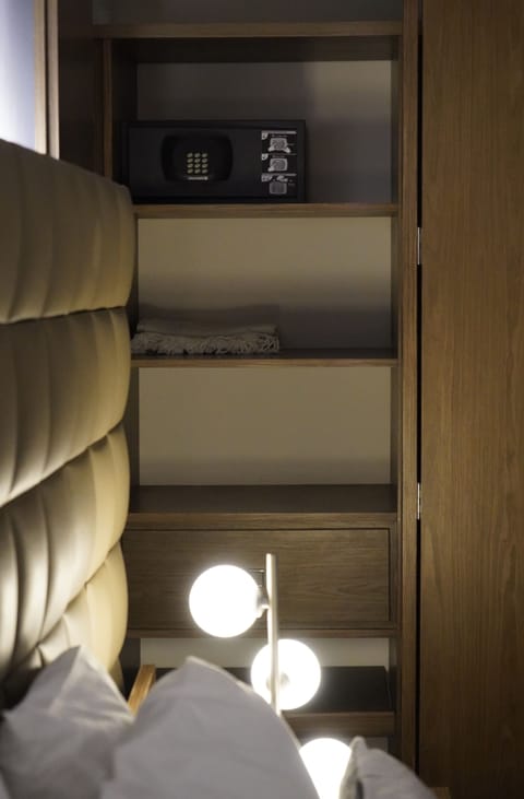 Exclusive Suite | Premium bedding, down comforters, in-room safe, desk