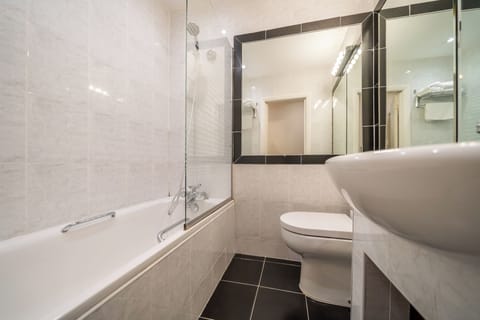 King Size Double Room | Bathroom | Free toiletries, hair dryer, towels