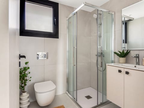 Apartment, 2 Bedrooms, Balcony, City View | Bathroom