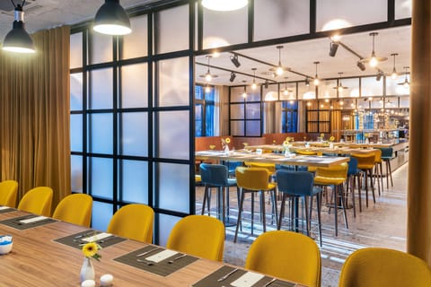 Lunch, dinner and brunch served