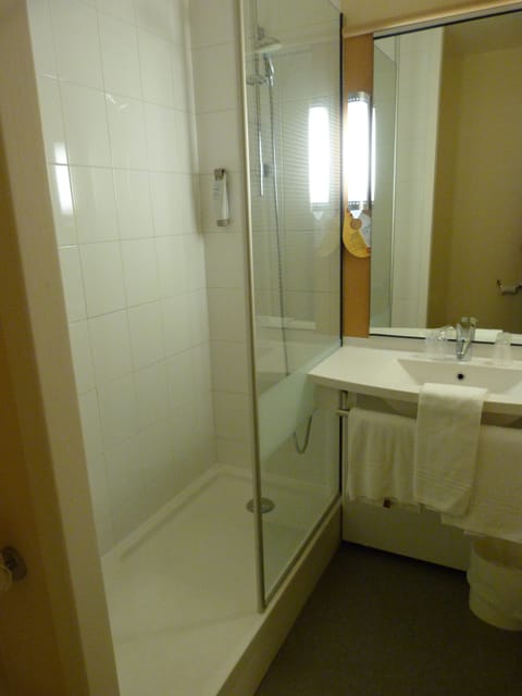 Standard Double Room, 1 Double Bed | Bathroom | Eco-friendly toiletries, hair dryer, towels
