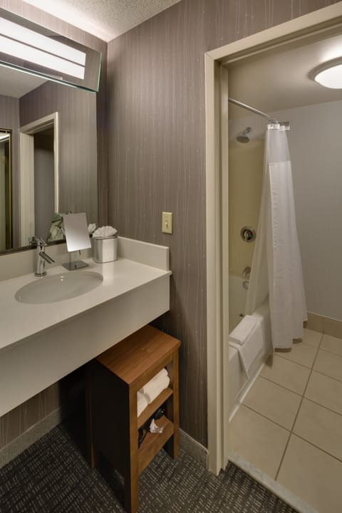 Combined shower/tub, deep soaking tub, free toiletries, hair dryer