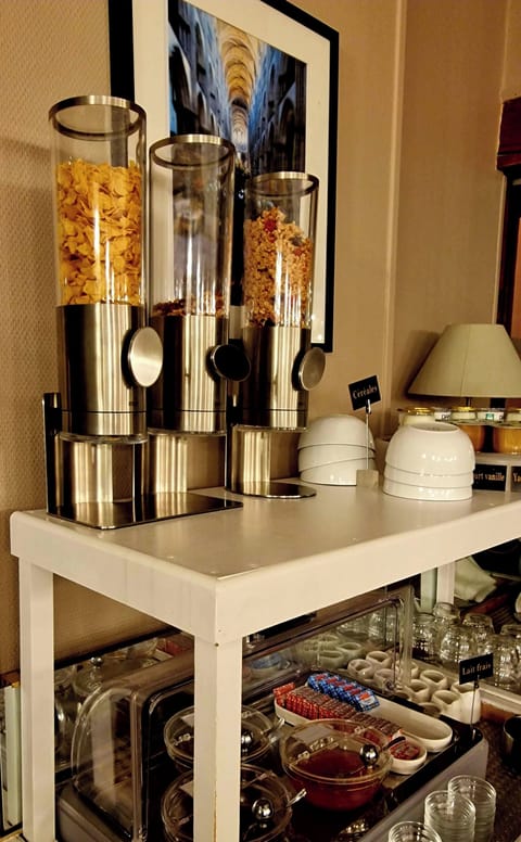 Daily buffet breakfast (EUR 14 per person)