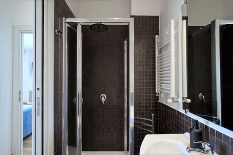 Bathroom | Shower, jetted tub, rainfall showerhead, hair dryer