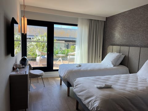 Premium Double or Twin Room | Premium bedding, in-room safe, desk, soundproofing