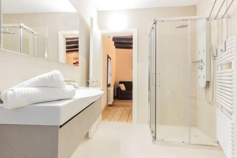 Junior Suite | Bathroom | Slippers