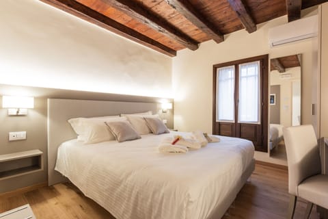 Junior Suite | In-room safe, iron/ironing board, travel crib, free WiFi