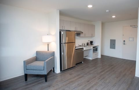 Basic Studio, 1 King Bed, Accessible | Private kitchenette | Full-size fridge, microwave, stovetop, dishwasher