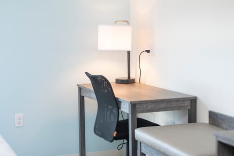 Basic Studio Suite, 1 King Bed | Individually decorated, individually furnished, iron/ironing board