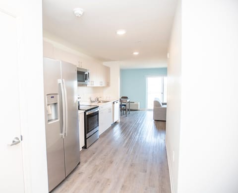 Classic Suite | Private kitchen | Full-size fridge, microwave, stovetop, dishwasher