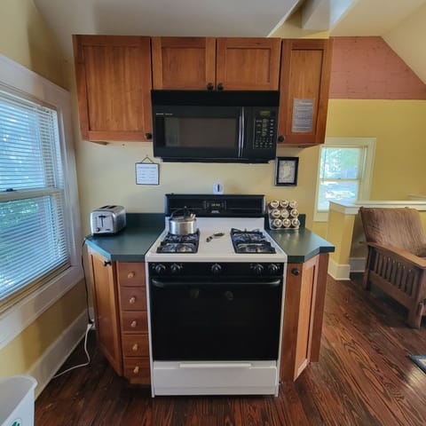 Carriage House Upper Level | Private kitchen | Full-size fridge, microwave, oven, stovetop