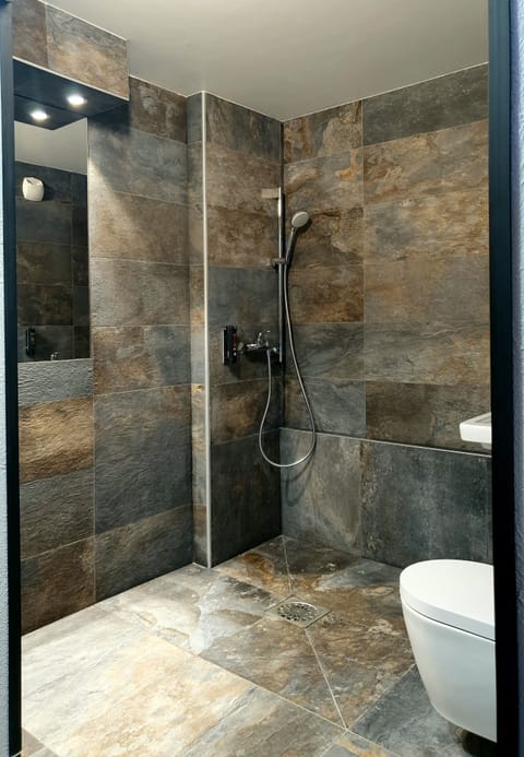 Double Room Mont-Blanc side | Accessible bathroom