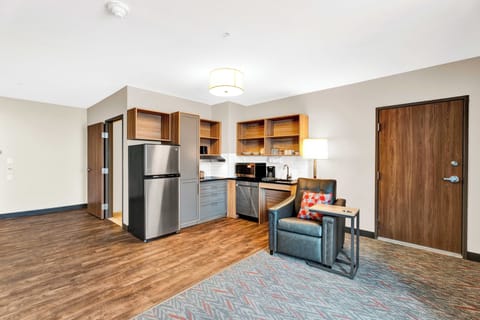 1 bedroom, desk, iron/ironing board, free cribs/infant beds