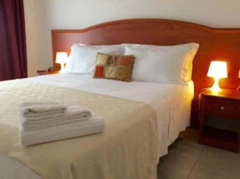 Comfort Double Room, 1 Double Bed, Non Smoking | Down comforters, in-room safe, desk, laptop workspace