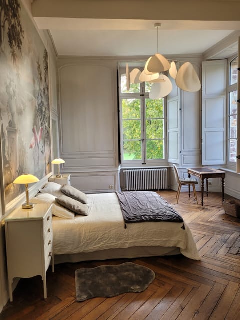 Suite familiale Les Flamants | Individually decorated, desk, iron/ironing board, free WiFi