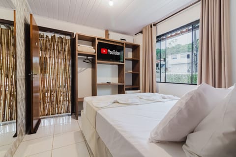 Family Room | Minibar, free WiFi, bed sheets