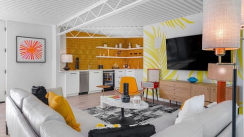 Frette Italian sheets, premium bedding, pillowtop beds, blackout drapes