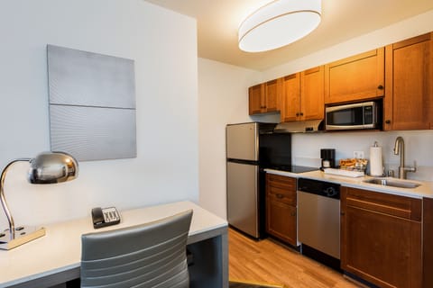 Studio | Private kitchen | Fridge, microwave, stovetop, dishwasher