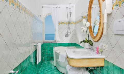 Classic Double Room, Balcony, Sea View | Bathroom | Free toiletries, hair dryer, bidet, towels