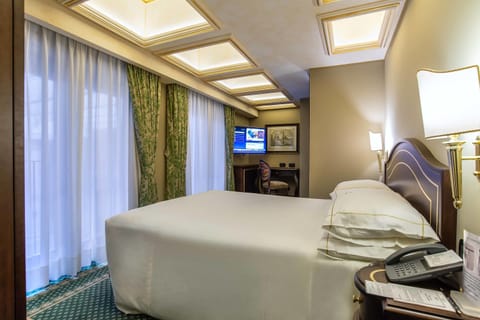 Suite Giulio Cesare | 1 bedroom, premium bedding, down comforters, minibar