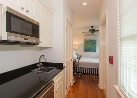 414 Garden Cottage | Pillowtop beds, minibar, in-room safe, individually decorated