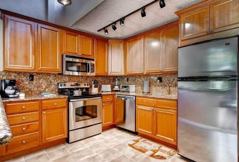 Condo, 2 Bedrooms, 2 Bathrooms | Private kitchen | Fridge, microwave, stovetop, dishwasher