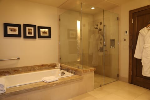 Studio | Bathroom