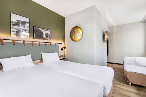 Next Generation, Room, 3 Twin Beds | Premium bedding, in-room safe, desk, laptop workspace