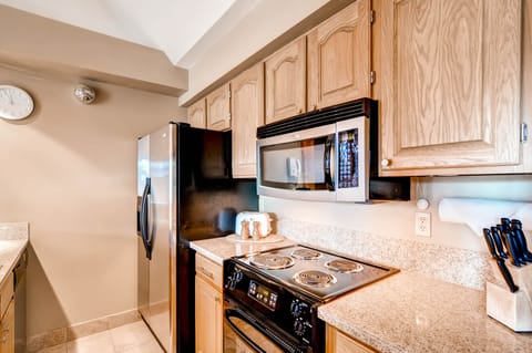 Condo, 2 Bedrooms (2 Bath) | Private kitchen | Fridge, microwave