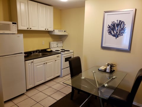 Room, Multiple Beds, Kitchen | Shared kitchen | Fridge, microwave, coffee/tea maker