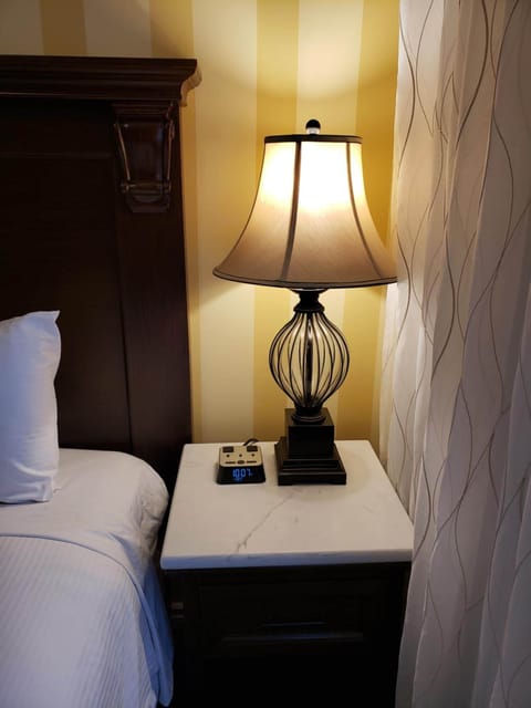 Premium bedding, desk, iron/ironing board, free WiFi