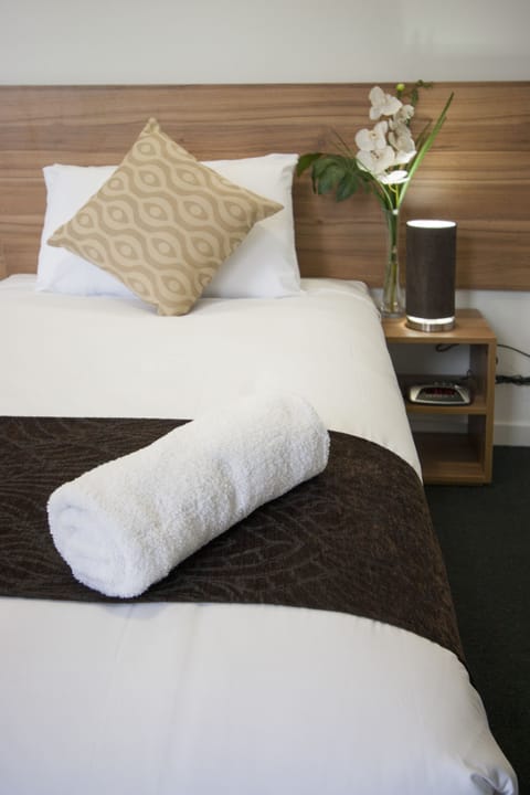 Twin Room | 1 bedroom, iron/ironing board, free WiFi, bed sheets