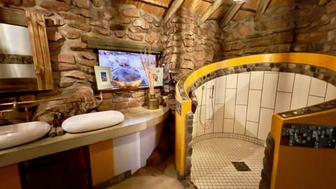 Superior Suite | Bathroom | Shower, hair dryer, towels, soap