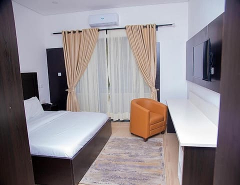 Executive Room | Desk, laptop workspace, soundproofing, free WiFi