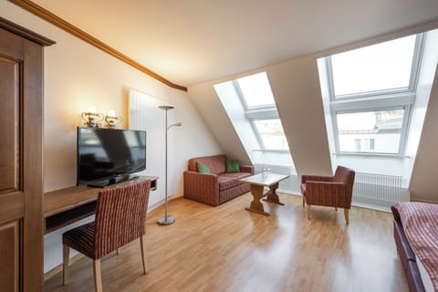 Superior Double or Twin Room | Hypo-allergenic bedding, minibar, in-room safe, desk