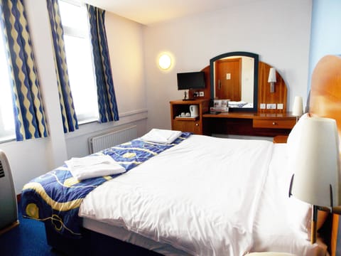 Junior Suite | In-room safe, desk, iron/ironing board, free WiFi