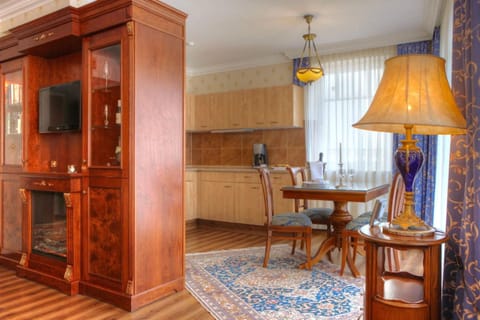 Family Suite | In-room dining