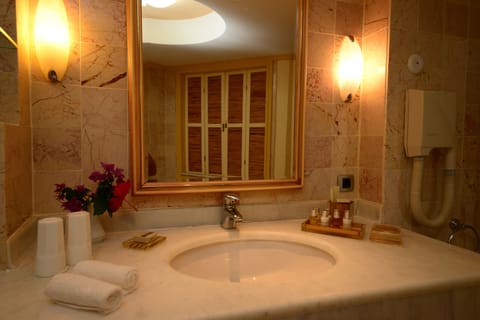 Junior Double Room, Jetted Tub, Sea View | Bathroom sink