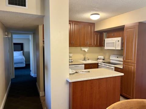 Deluxe Suite, 2 Bedrooms, 2 Bathrooms | Private kitchen | Full-size fridge, microwave, oven, stovetop