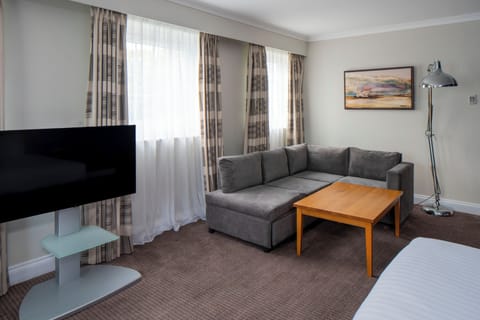 Suite, 1 Double Bed, Non Smoking | Desk, laptop workspace, soundproofing, iron/ironing board