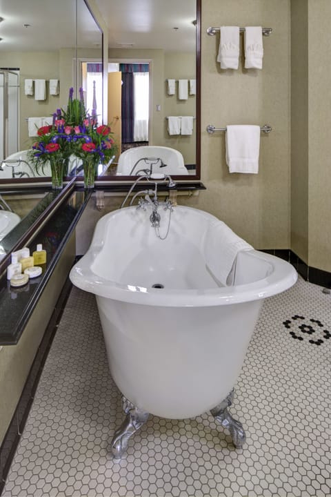 Presidential Suite, 1 King Bed | Bathroom | Separate tub and shower, free toiletries, hair dryer, towels