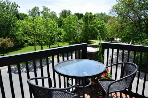 Lafontaine Executive Suite, Park View  | Balcony view