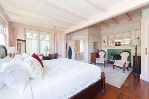 Deluxe Room | Hypo-allergenic bedding, free WiFi, bed sheets